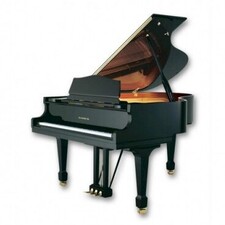 Piano à queue pour les cours de piano en Guadeloupe